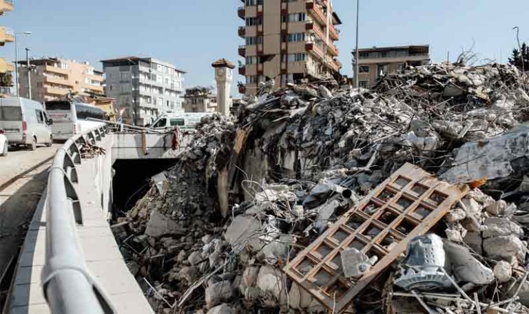 Contoh Teks Eksplanasi Panjang Tentang Gempa Bumi Beserta Strukturnya