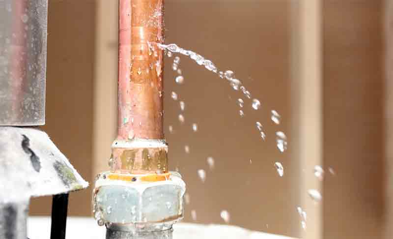 Air Menetes Pada Bagian Samping Tangki Water Heater