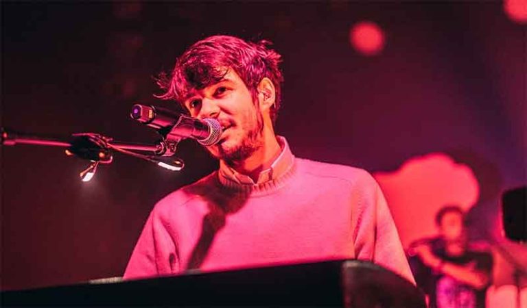 makna lagu happiness rex orange county