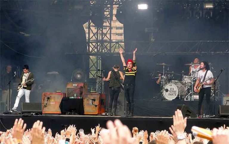 makna lirik Lagu Welcome to the Black Parade My Chemical Romance
