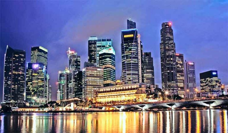 mengapa negara Singapura lebih berfokus pada perdagangan dan industri