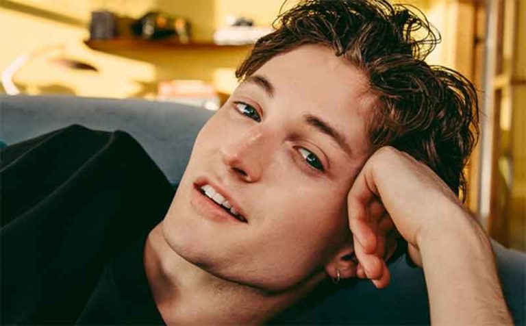makna lirik lagu Drunk Text yang Henry Moodie